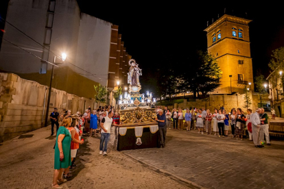 La procesión a su llegada a la Iglesia del Carmen