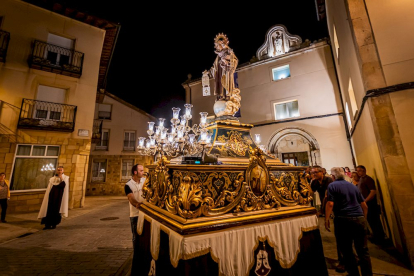 La procesión a su llegada a la Iglesia del Carmen