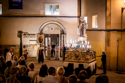 La procesión a su llegada a la Iglesia del Carmen