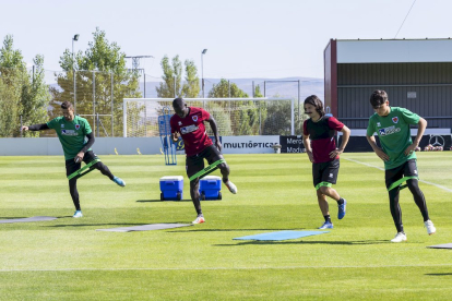 La plantilla ya trabaja a las ordenes de Aitor Calle