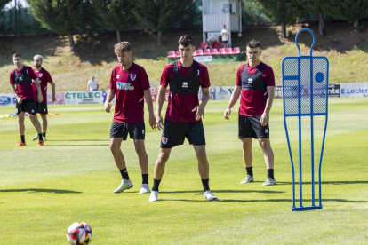 La plantilla ya trabaja a las ordenes de Aitor Calle