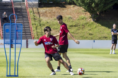 La plantilla ya trabaja a las ordenes de Aitor Calle