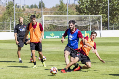 La plantilla ya trabaja a las ordenes de Aitor Calle