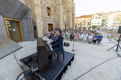 Concierto de Andrey Yaroshinsky y jóvenes talentos del mundo del piano