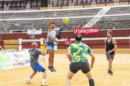 Primeros enfrentamientos en la Plaza de Toros