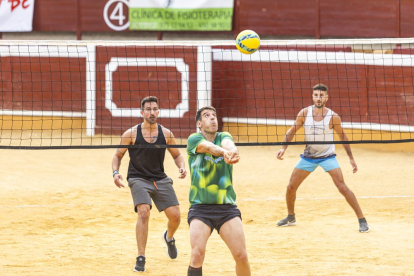 Primeros enfrentamientos en la Plaza de Toros