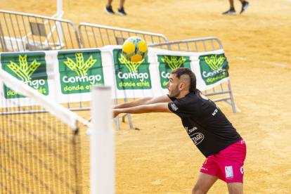 Primeros enfrentamientos en la Plaza de Toros