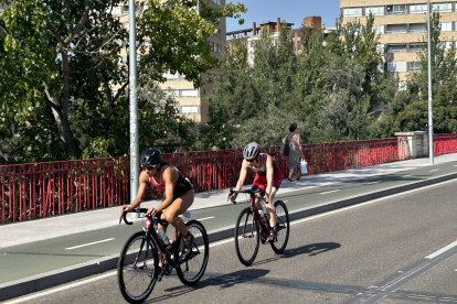 Marina Muñoz durante la prueba en bicicleta.