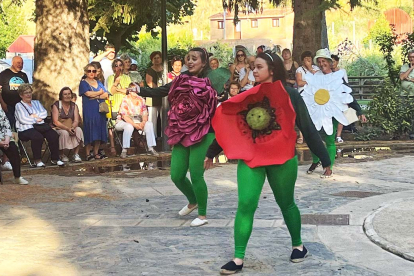 El grupo de tatro Aregrada ensaya las representaciones