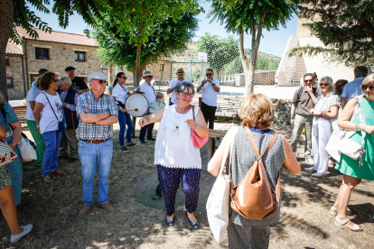 Más de 400 personas se reúnen en Yanguas para celebrar este gran día.