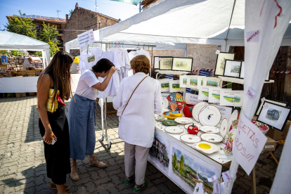 Demostración de folclore de países latinoamericanos en El Royo.