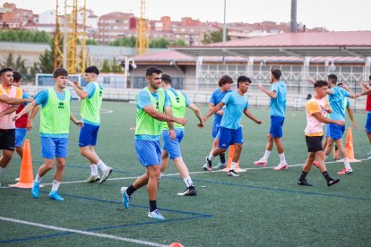 Jugadores del C.D. Calasanz durante el primer entrenamiento de pretemporada.