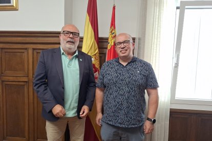 Miguel Latorre y Luis Cano en la Subdelegación del Gobierno de Soria.