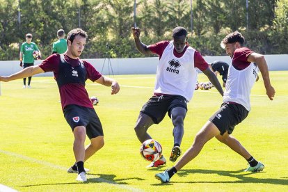 Varios jugadores del Numancia durante un entrenamiento de pretemporada.