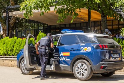 Una patrulla de la Policía Nacional durante un servicio en La Dehesa.