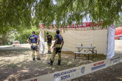 El operativo se desarrolla frente al peñón, junto a la fábrica de harinas