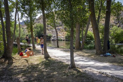 El operativo se desarrolla frente al peñón, junto a la fábrica de harinas