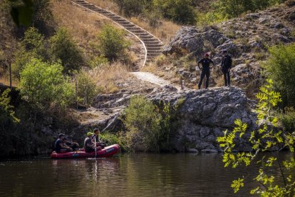 El operativo se desarrolla frente al peñón, junto a la fábrica de harinas