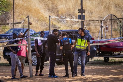 El operativo se desarrolla frente al peñón, junto a la fábrica de harinas