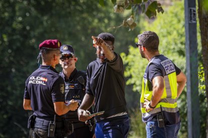 El operativo se desarrolla frente al peñón, junto a la fábrica de harinas