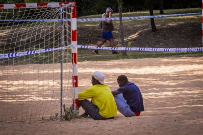 El operativo se desarrolla frente al peñón, junto a la fábrica de harinas