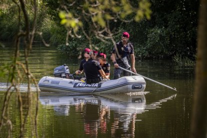 El operativo se desarrolla frente al peñón, junto a la fábrica de harinas