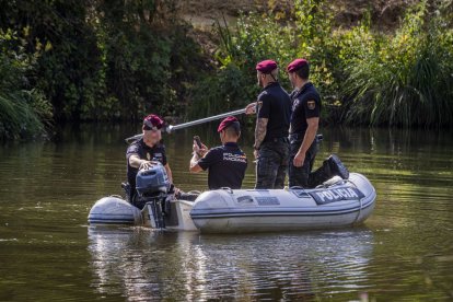 El operativo se desarrolla frente al peñón, junto a la fábrica de harinas