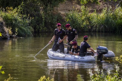 El operativo se desarrolla frente al peñón, junto a la fábrica de harinas