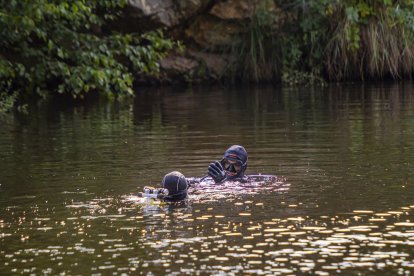 El operativo se desarrolla frente al peñón, junto a la fábrica de harinas