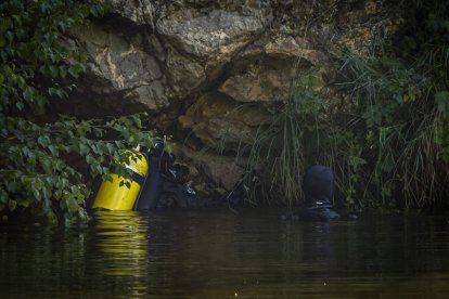 El operativo se desarrolla frente al peñón, junto a la fábrica de harinas