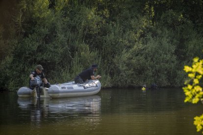 El operativo se desarrolla frente al peñón, junto a la fábrica de harinas