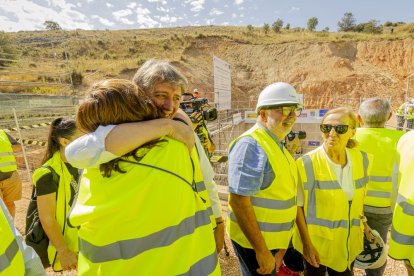 La salida de 'Saturia' a la superficie ha sido celebrada entre aplausos