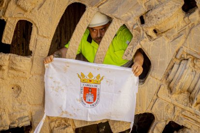 La salida de 'Saturia' a la superficie ha sido celebrada entre aplausos