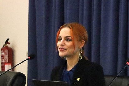 La investigadora y astronauta Sara García imparte una conferencia en la Facultad de Biología de León.