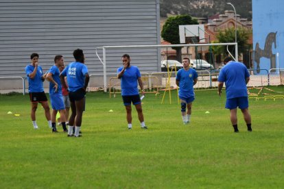 Sergio González se dirige a sus jugadores durante un entrenamiento.