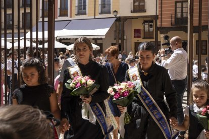 Ofrenda floral a la Virgen de Espino en las fiestas de El Burgo de Osma 2024.