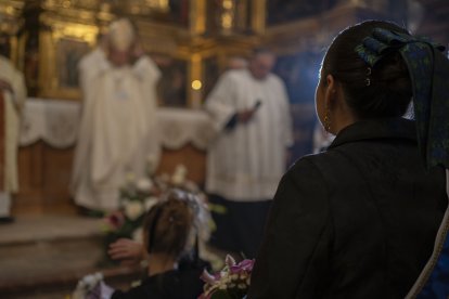 Ofrenda floral a la Virgen de Espino en las fiestas de El Burgo de Osma 2024.