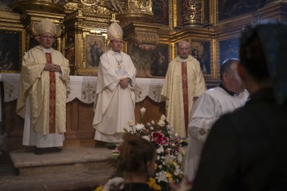 Ofrenda floral a la Virgen de Espino en las fiestas de El Burgo de Osma 2024.