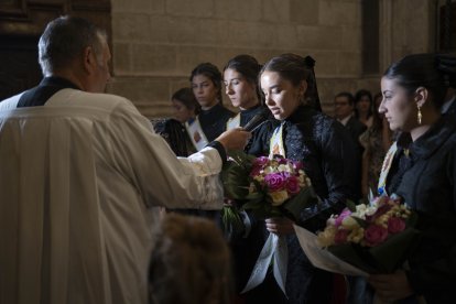 Ofrenda floral a la Virgen de Espino en las fiestas de El Burgo de Osma 2024.