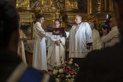 Ofrenda floral a la Virgen de Espino en las fiestas de El Burgo de Osma 2024.