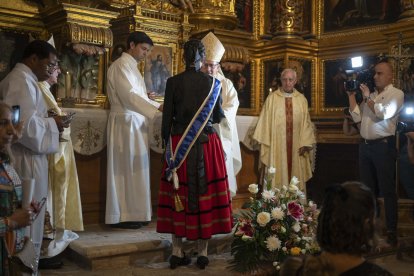 Ofrenda floral a la Virgen de Espino en las fiestas de El Burgo de Osma 2024.