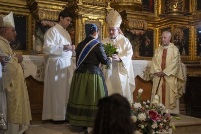 Ofrenda floral a la Virgen de Espino en las fiestas de El Burgo de Osma 2024.