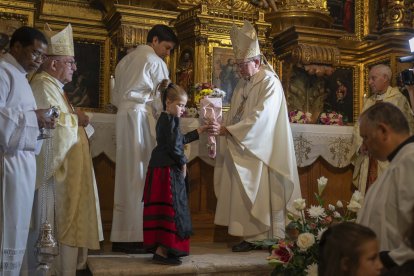 Ofrenda floral a la Virgen de Espino en las fiestas de El Burgo de Osma 2024.