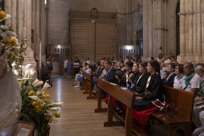 Ofrenda floral a la Virgen de Espino en las fiestas de El Burgo de Osma 2024.