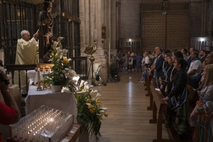 Ofrenda floral a la Virgen de Espino en las fiestas de El Burgo de Osma 2024.