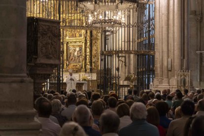 Ofrenda floral a la Virgen de Espino en las fiestas de El Burgo de Osma 2024.