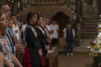 Ofrenda floral a la Virgen de Espino en las fiestas de El Burgo de Osma 2024.