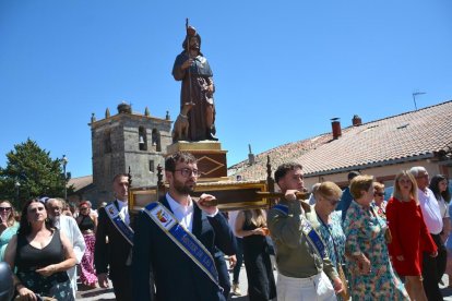 Navaleno celebra sus fiestas de la Virgen y San Roque con el baile de la jota tan característico de la localidad.