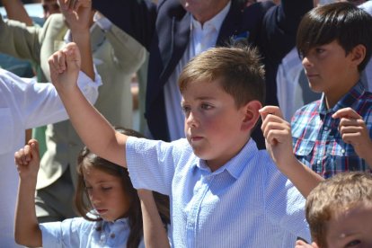 Navaleno celebra sus fiestas de la Virgen y San Roque con el baile de la jota tan característico de la localidad.