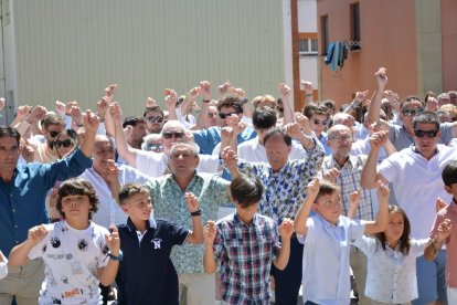 Navaleno celebra sus fiestas de la Virgen y San Roque con el baile de la jota tan característico de la localidad.